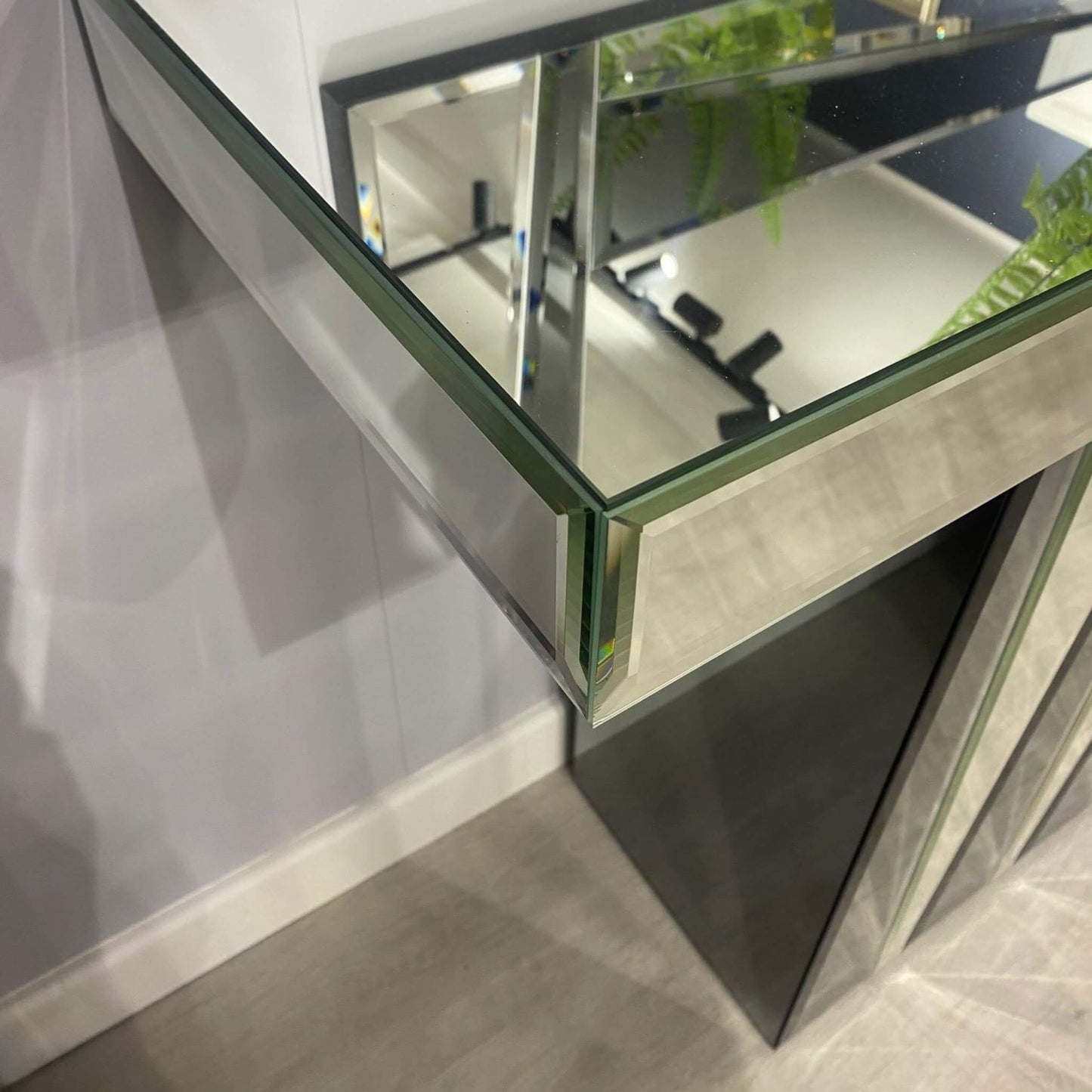 Two Tone Mirror Console Table Edge Detail