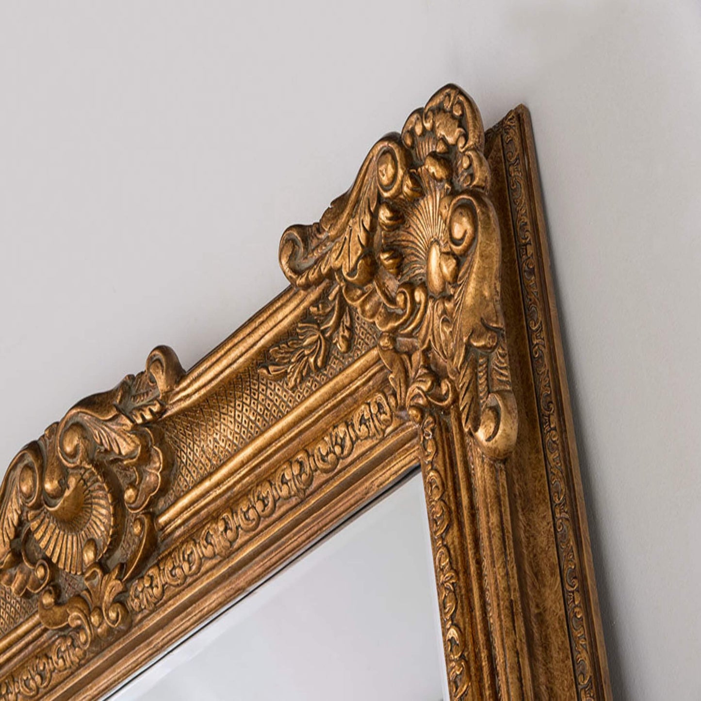 Buckingham Grand Mirror Gold Corner Detail
