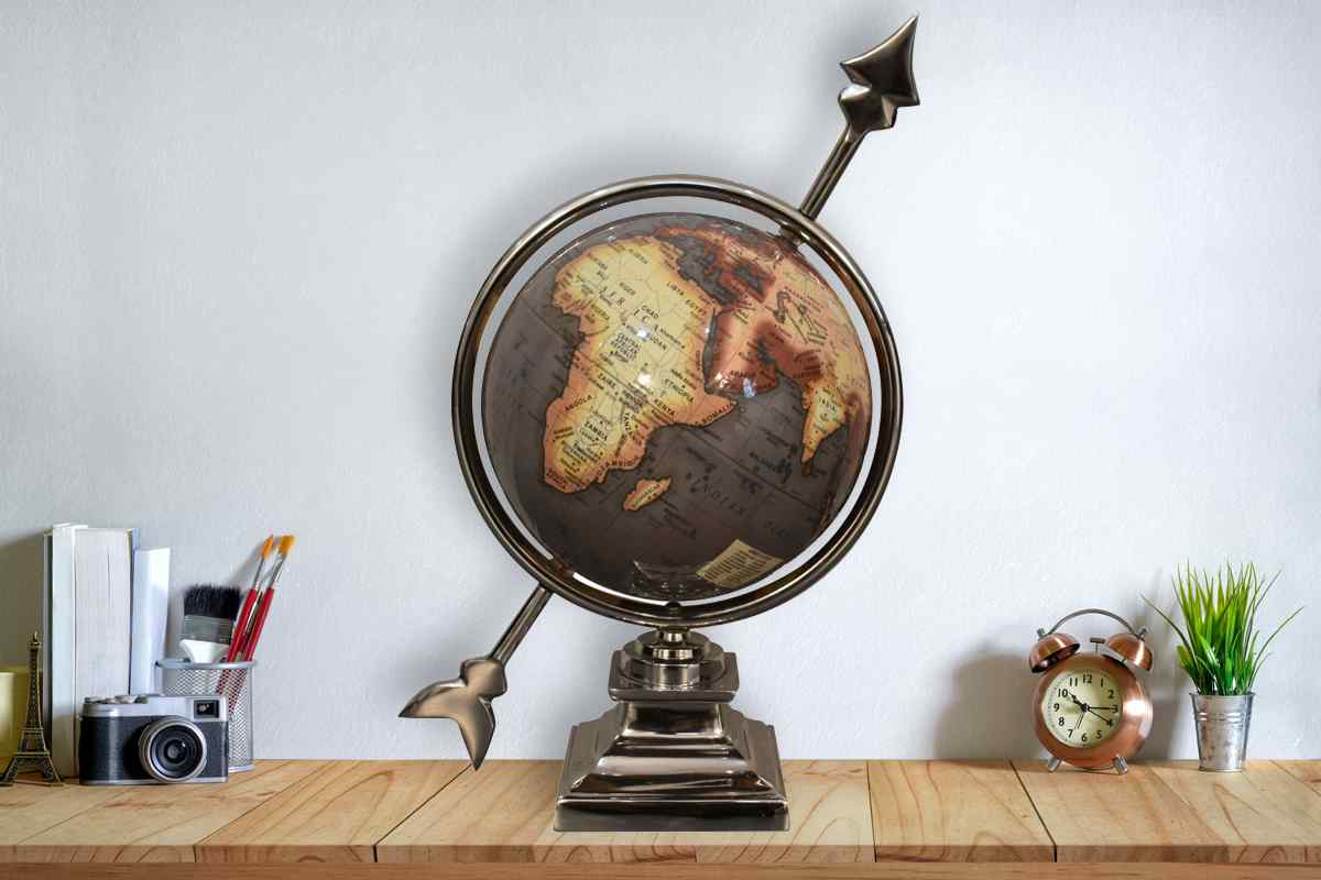 Cupid Style Desk Globe Lifestyle Image