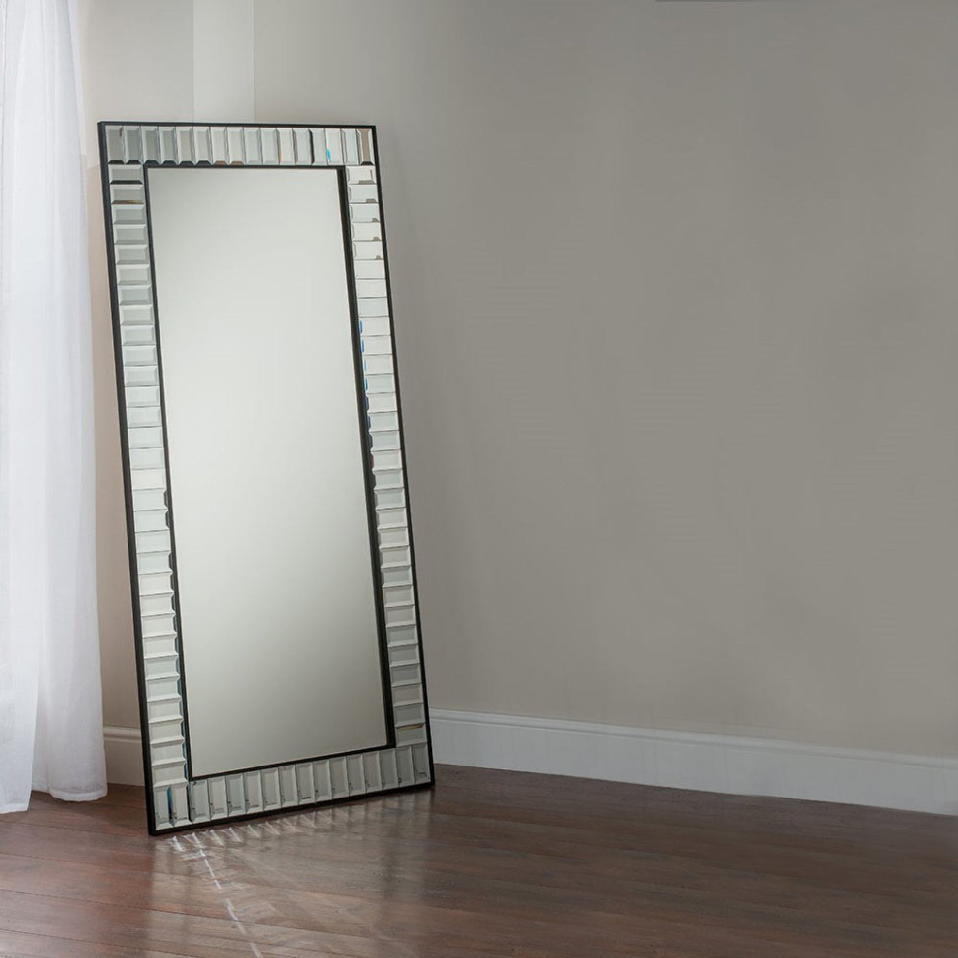 St_Tropez_Mirror_Leaner Floor Mirror in Black