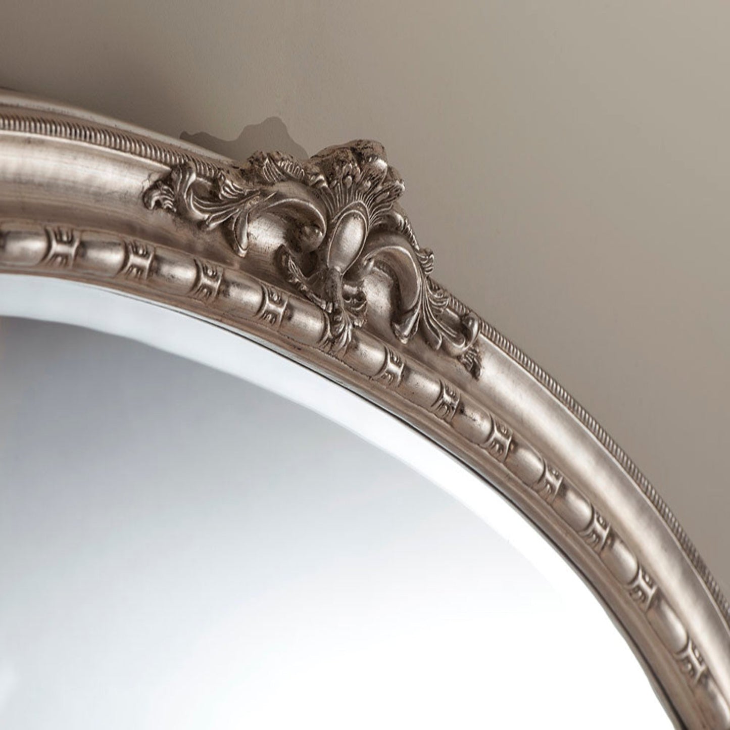 Windsor_Over-Mantle_Silver_Detail